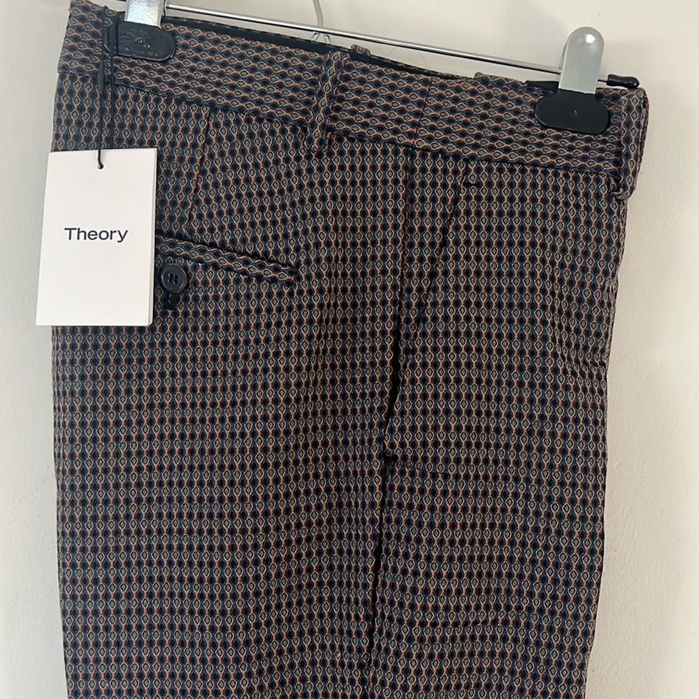 Women’s Theory ankle pant. Size 4. Retails $355. (NWT)